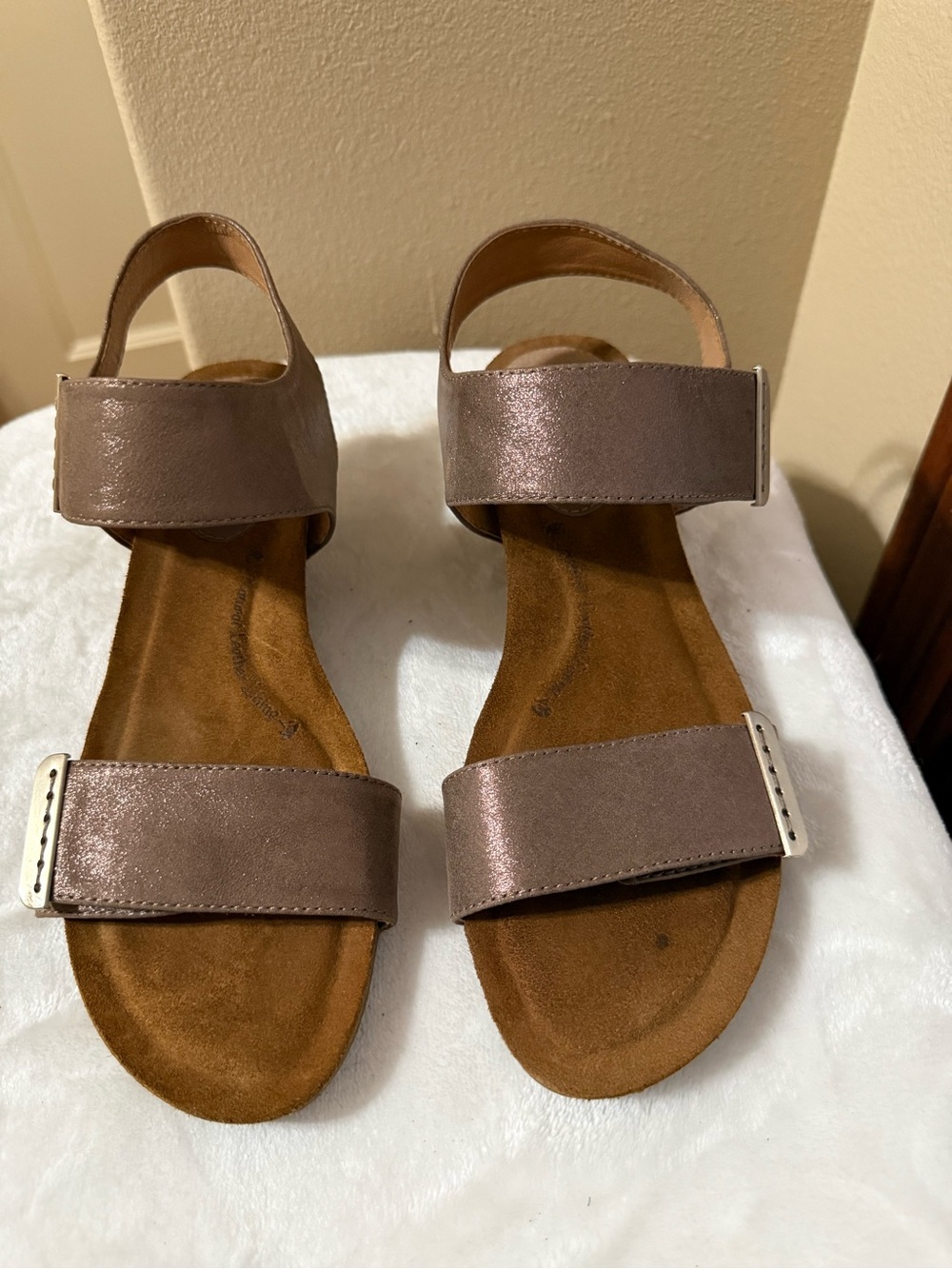 Sofft Women’s Leather Metallic Taupe Slingback Sandals